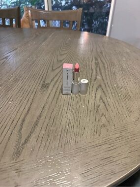 IT Cosmetics Blurred Lines Anti-Aging Smooth Fill Lipstick Naturally Pretty